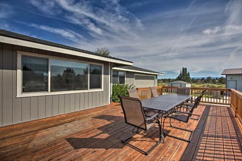Updated Farmhouse w/Deck on Central Oregon Canal!
