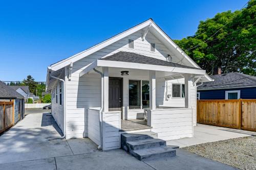 Updated + Modern Craftsman Bungalow in Renton!