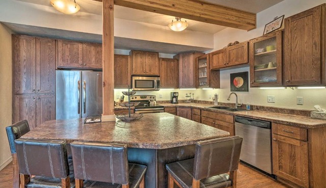 Updated Townhome w/Hot Tub - Walk to Downtown!