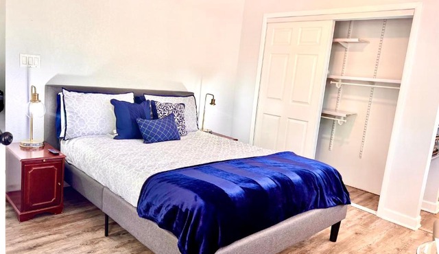 Upgraded, Stylish & Comfy 1 Bedroom/1 Bath Studio