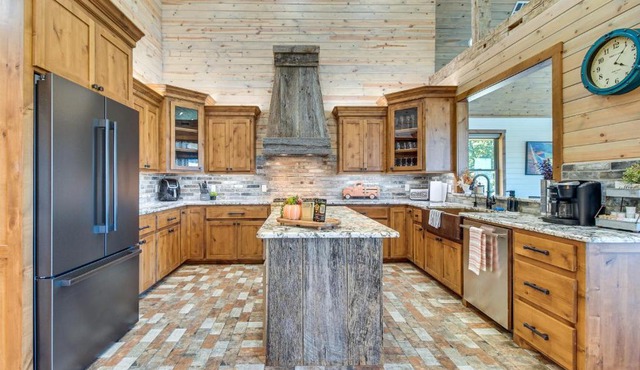 Upscale A-Frame Escape w/Lake Access in Quinton!