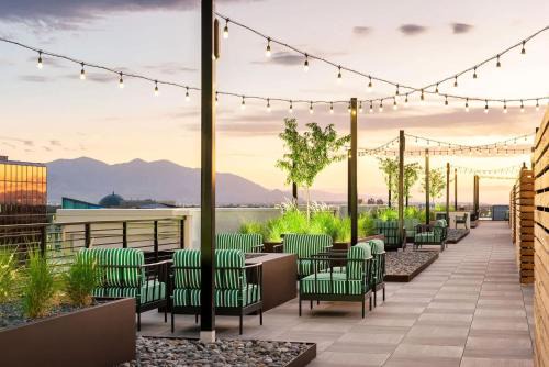 Upscale Condo at the Center of It All