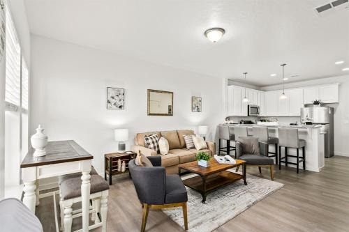 Upscale Condo By The Village & Boise Mall 75