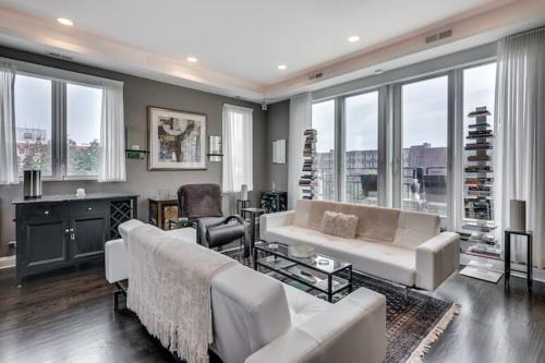 Upscale Penthouse Private Balcony