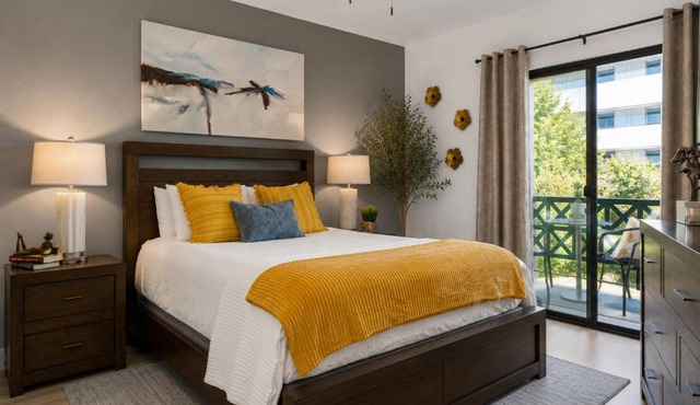 Urban Cosmopolitan Suite Shopping District Upgraded