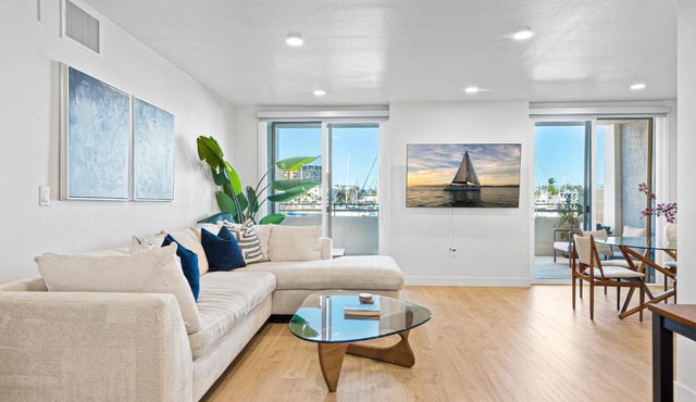 Urban Tide - A Designer Escape Overlooking the Docks