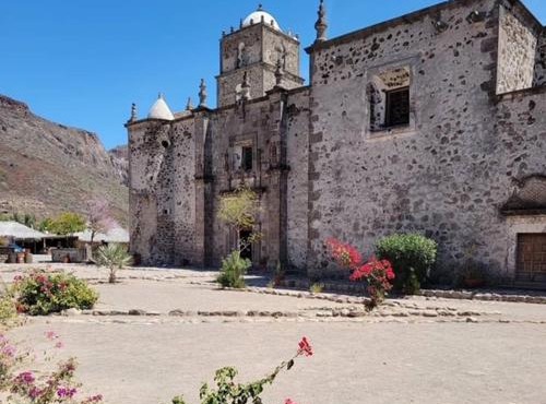 Vacation Rental Experience an unforgettable Mexican getaway at Casa Dos Perros
