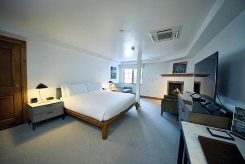 Vail Village King Hotel Room