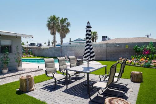 Vegas Hideaway with Jacuzzi & Pool by Strip