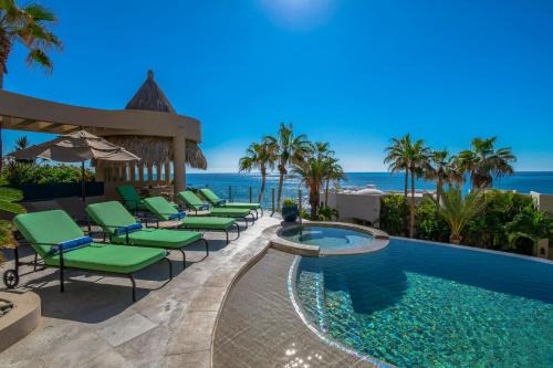 Views to El Arco, Famous Cabo San Lucas bay rock formation