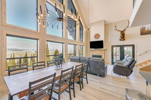 Views, Trails, Hot Tub & More: Luxe Wyoming Oasis