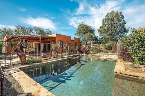 Villa Laguna - Spacious 3BR 1BA Private Pool Oasis Near UofA