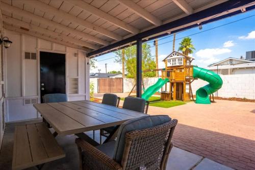Villa Sorriso Stylish 3BR Home with Backyard Fun