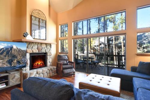Village Point Alpine Townhome - Walk to Lifts/Town, Close to Everything