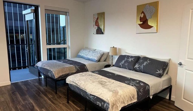 Vine & Sunset Loft Free Parking and WIFI