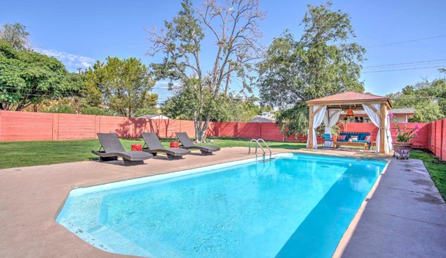 Vintage Las Vegas Oasis < 3 Mi to the Strip!
