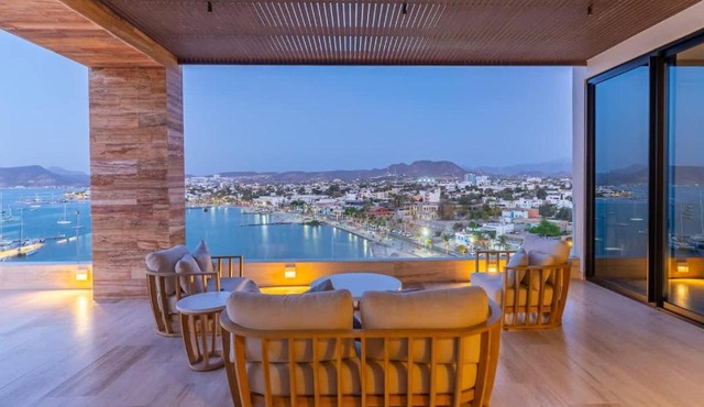 Vista Coral 106 - Ground Floor Unit - Marina View
