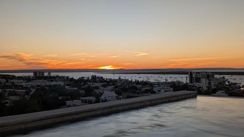 Vista Cortes 2BR 2BA Condo - Walk to the Malecon!