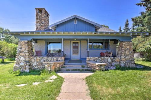 Walk to Downtown: Custer Retreat w/Fire Pit!