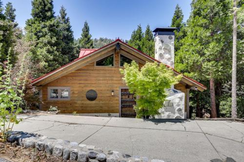 Walk to Lake Gregory: Family Retreat w/Patio!