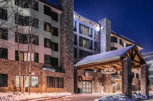 Walk to Lifts, Pet Friendly, Hot Tub, Bus to Town