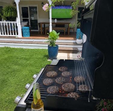 Walk to Sofi I Free Parking I Backyard BBQ Oasis