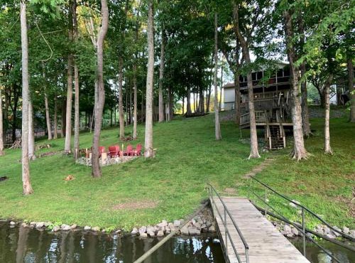 Waterfront Cabin with Private Dock, Jacuzzi and Deck in Kentucky