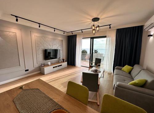White Star Apartments