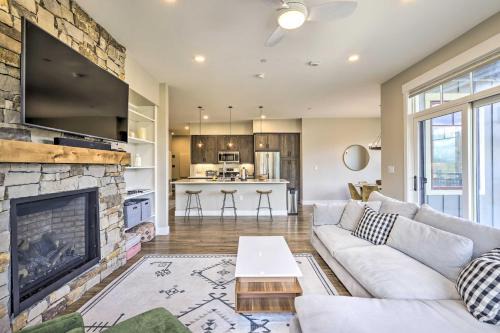 Winter Park Condo w/Balcony ~ 4 Mi to Slopes