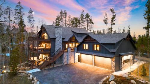 Winterhaven Estate by AvantStay