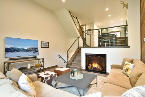 Winterpoint Sapphire Townhome: Recently Remodeled, Close to Everything
