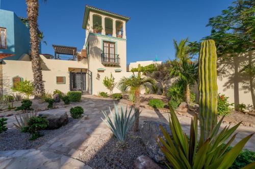 Wonderful views agua viva Lto Bay near tennis and pickleball courts