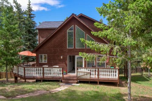 Woodland Park Chalet w/Deck, Grill & Mtn Views!