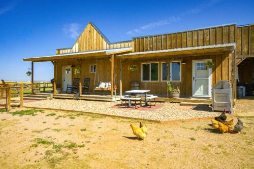 Yak Ranch w/Mountain Views, Near Wellington!