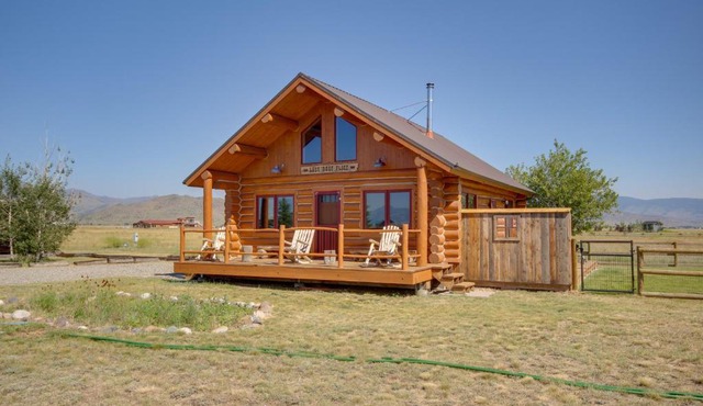 Yellowstone Cabin w/Stunning Mountain Views