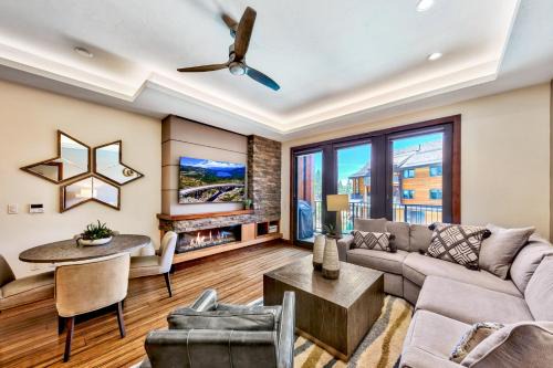 Zalanta #214 Modern 2BR Near Gondola