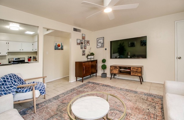 2 Bedroom w/Patio in Popular Phoenix Arcadia Area!