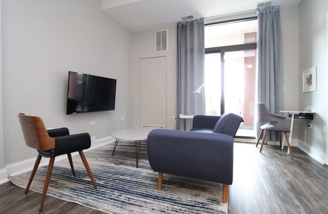 2BR South Loop Luxury Suite No.1 by Zencity