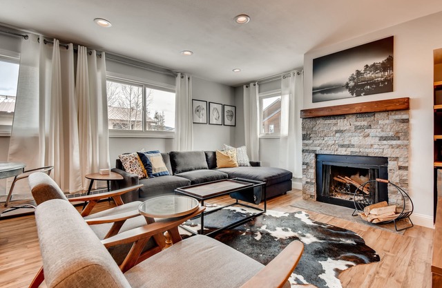 Amazing Modern Mountain Condo - Heart of Frisco