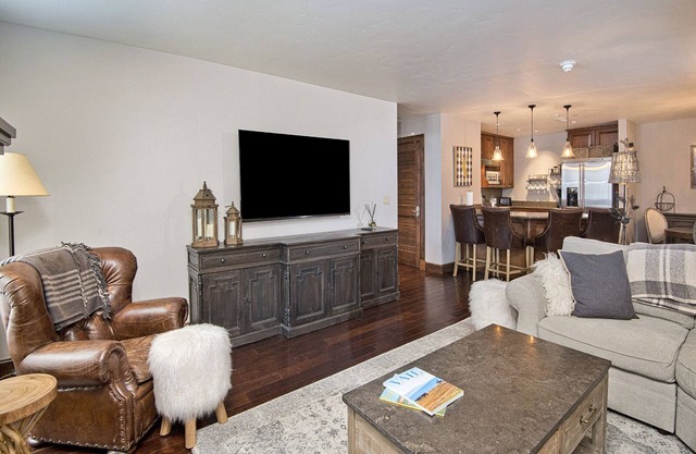 Ascent Condo 111 | Avon, CO 2BR | Indoor Pool & Free Ski Shuttle