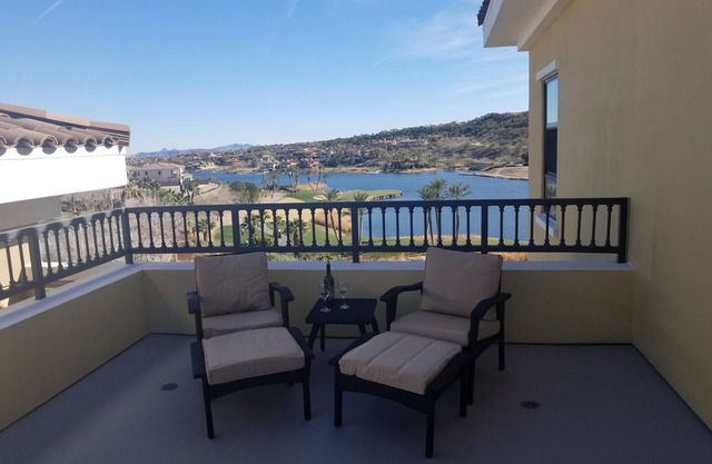 Beautiful 2 bedroom Penthouse with 2 balcony at Lake Las Vegas