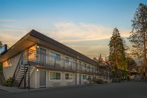 Gold Country Inn 