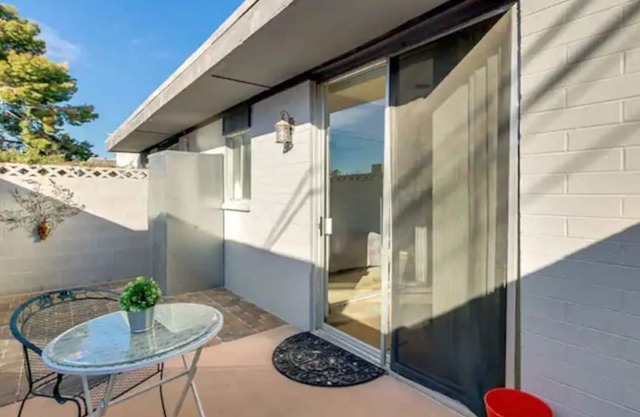CASITA LINDA ON ARCADIA 2BED/2BATH ~ POOL ~ PATIO