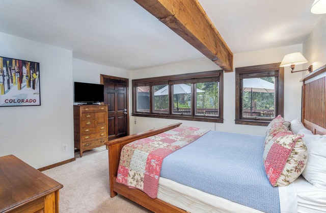 Clean, Spacious Suite in Prime Riverside Location