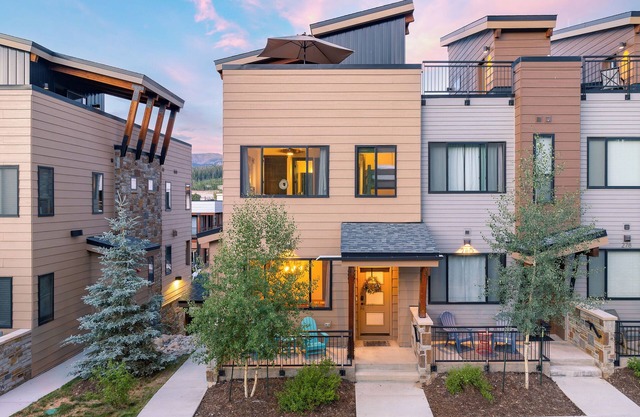 Downtown WP Penthouse 282 I Private Rooftop Hot Tub I Views I Bunk Room I Discounted Attractions
