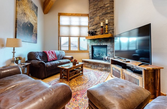Family-friendly condo w/ a rec room & private hot tub - walk to slopes