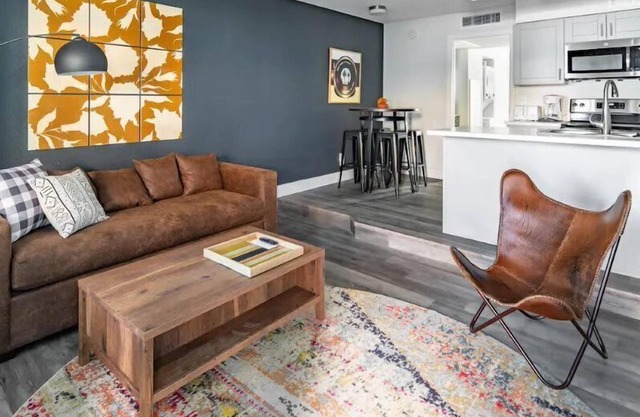 Gorgeous CozySuites in Camelback w/pool, parking! 09