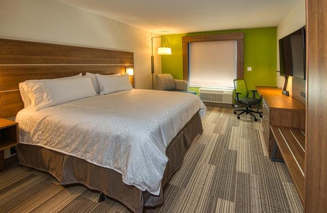 Holiday Inn Express Hotel and Suites Lincoln Airport