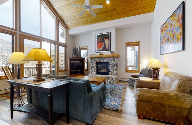 Luxurious Townhome Featuring a Shared Pool and Shuttle