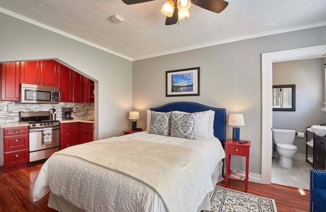 Luxury Studio Flat in Downtown Newberg - Suite #4